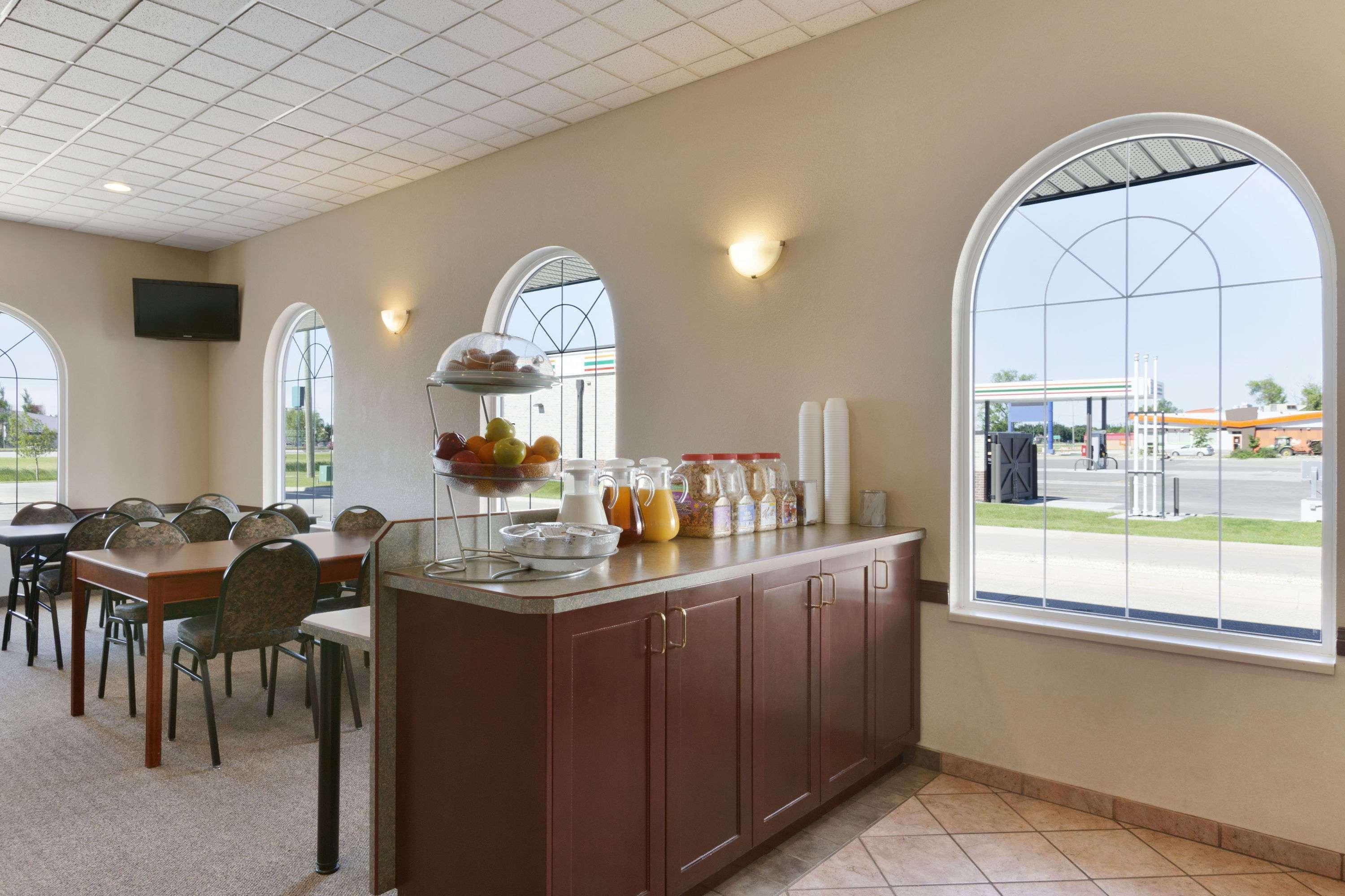 Days Inn & Suites By Wyndham Winkler Kültér fotó